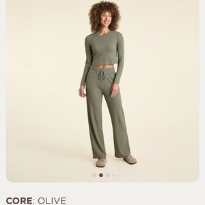 Nuuds Micro Waffle lounge set in Olive. Size medium.